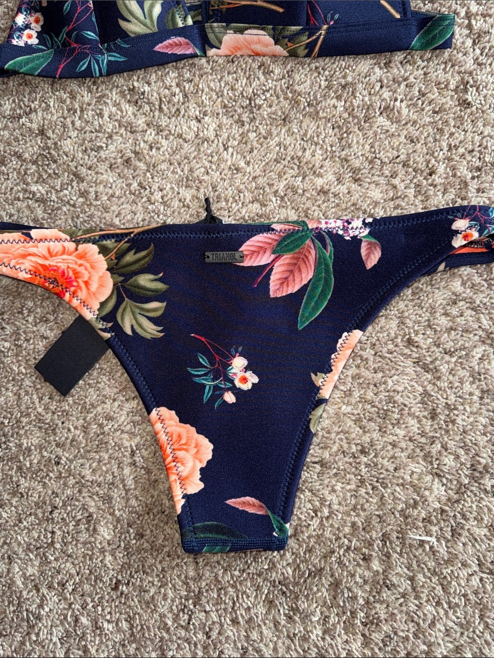 Triangl navy blue floral neoprene bikini top size small medium bottom - Picture 4 of 9